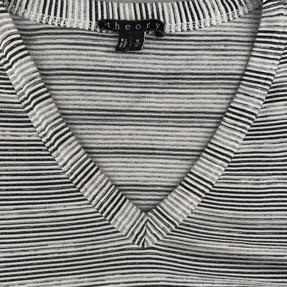 Theory Men’s Pinstripe V-neck T-Shirt Monochromatic - Picture 2 of 4